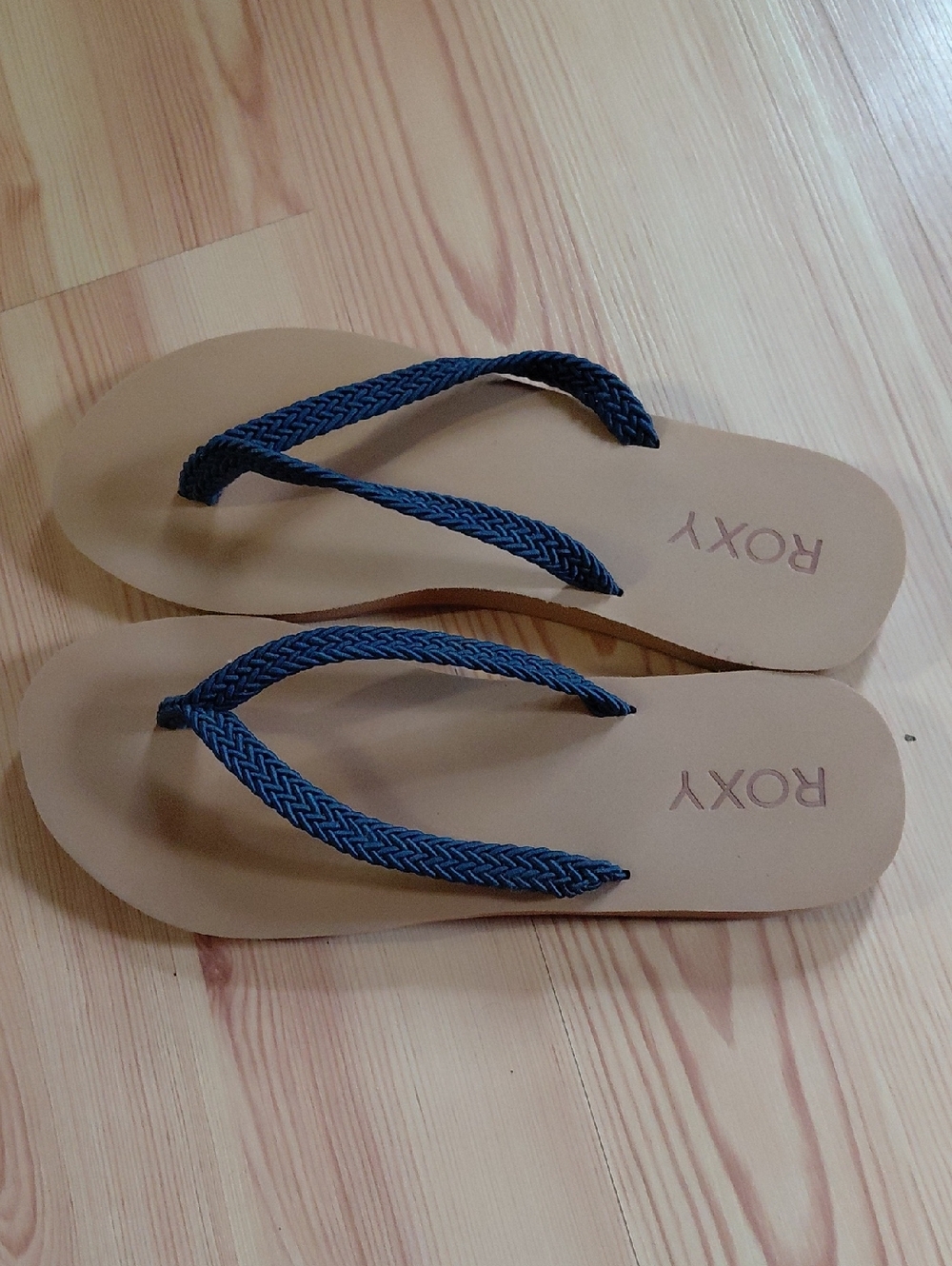 Roxy Tan Footbed Flip Flops with Navy Braided Straps